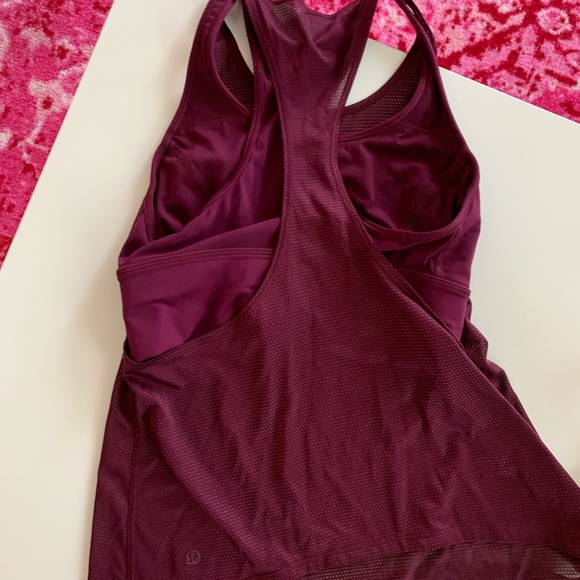 Lulu lemon work out top with attached sports bra - Picture 2 of 2